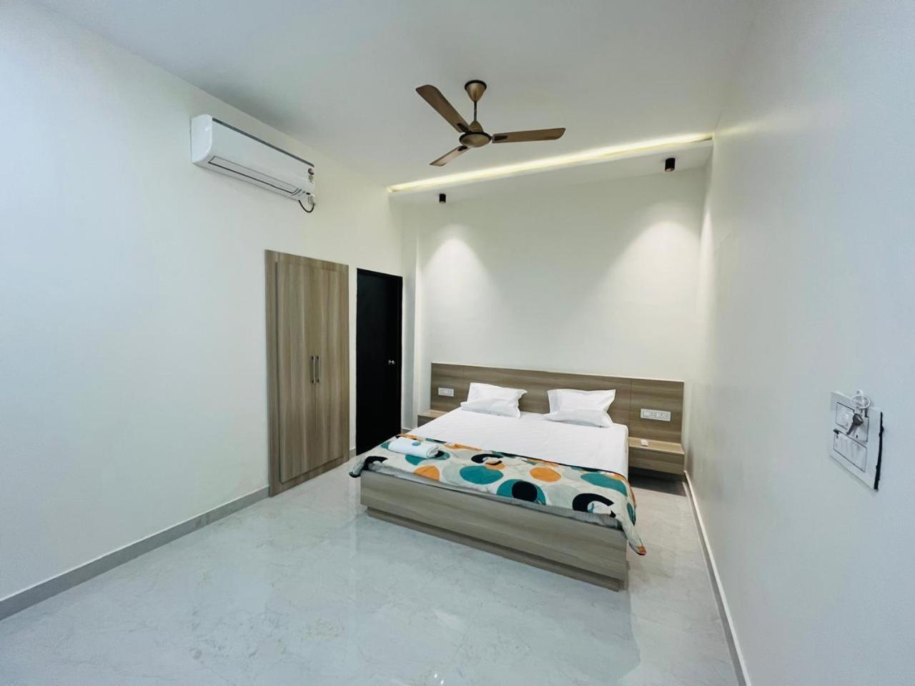 Log Inn Banaras Benares Buitenkant foto