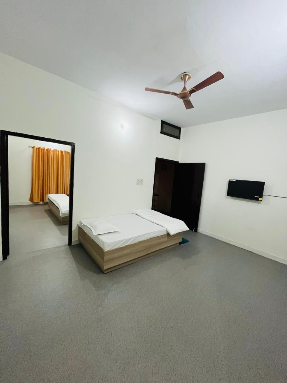 Log Inn Banaras Benares Buitenkant foto