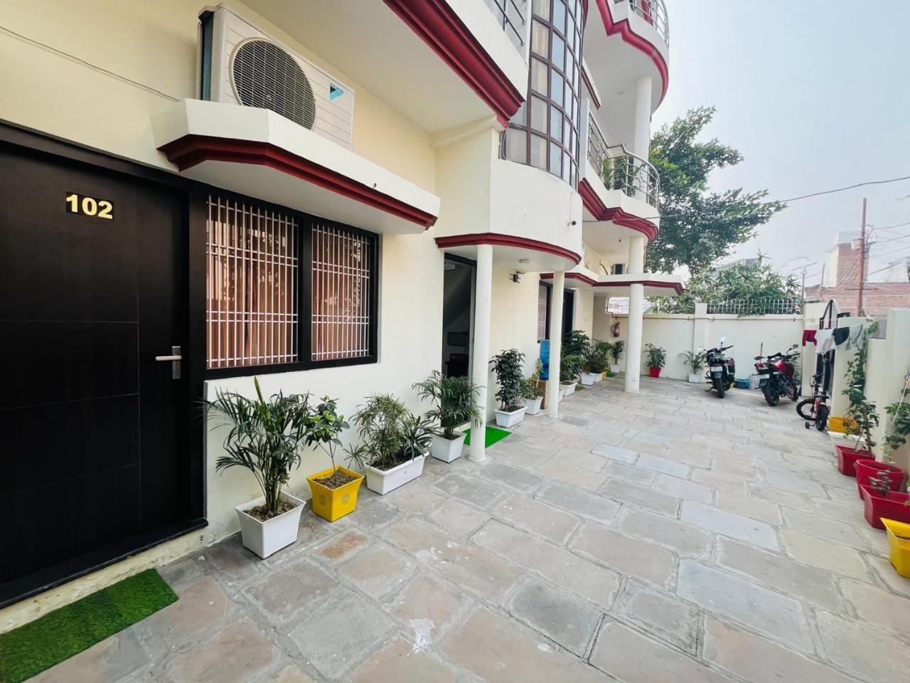 Log Inn Banaras Benares Buitenkant foto